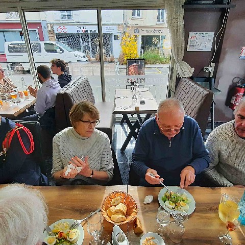 Z2411-11 aux Andelys 53 - au resto La Bonne Étape