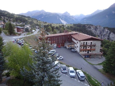 Z2109-22 AG GDG Aussois 001a Vue du Centre CNRS