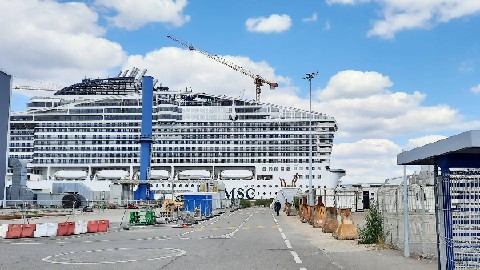 Z2205-30 GDGW St Nazaire 55 Le port MSC