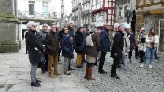 Z2303-17 Vannes 49 Groupe 1 devant la cathedrale