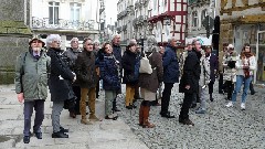 Z2303-17 Vannes 49 Groupe 1bis devant la cathedrale