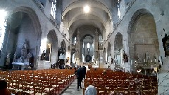 Z2303-17 Vannes 53 dans la cathedrale