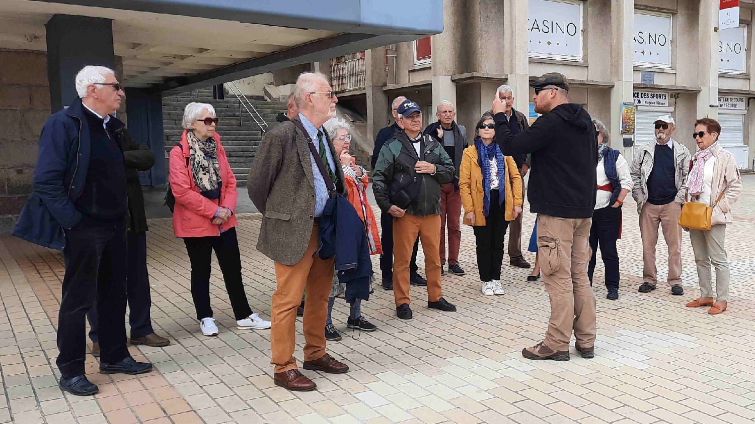 Z2405-23 GDGW Dinard 01 Début de la visite guidée