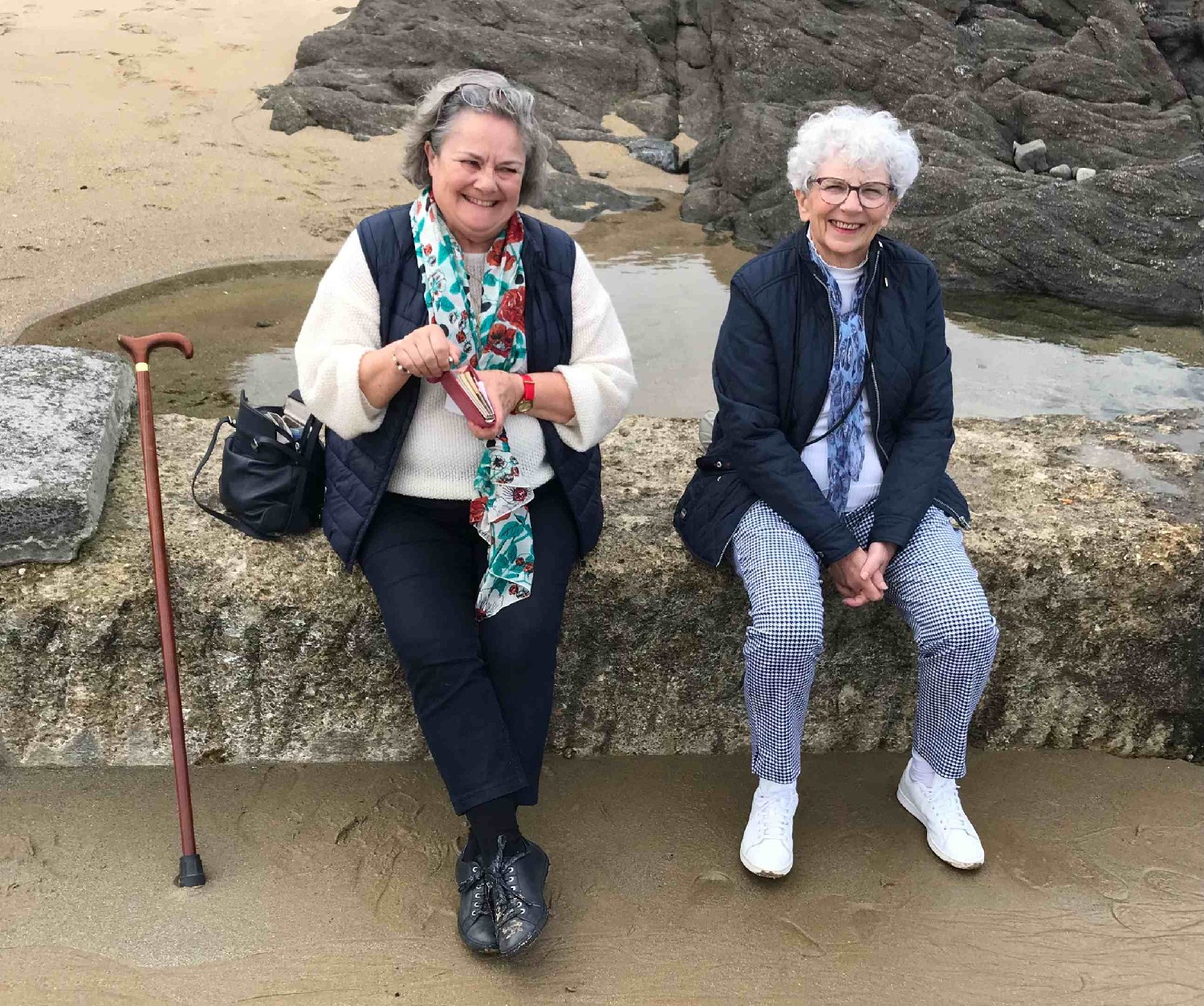 Z2405-23 GDGW Dinard 55c Anne-Marie Cossé & Michèle Perrin à la canne