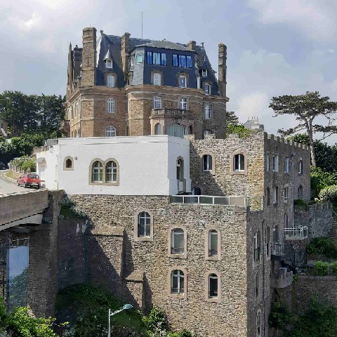 Z2405-23 GDGW Dinard 21 Chateau