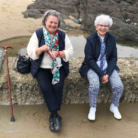 Z2405-23 GDGW Dinard 55c Anne-Marie Cossé & Michèle Perrin à la canne