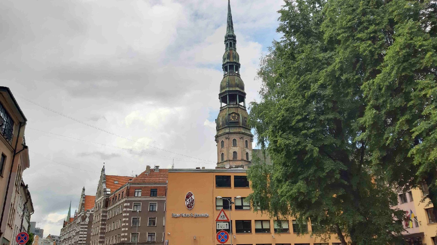 Z2406-12 J1 026 Riga Clocher de l'église évangélique luthérienne Saint-Pierre - notre repère