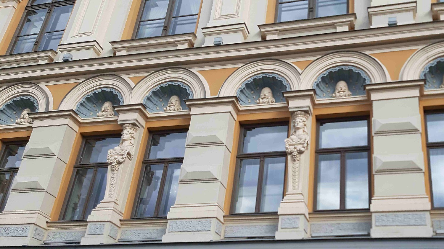 Z2406-12 J1 043 Riga Façade Art Nouveau