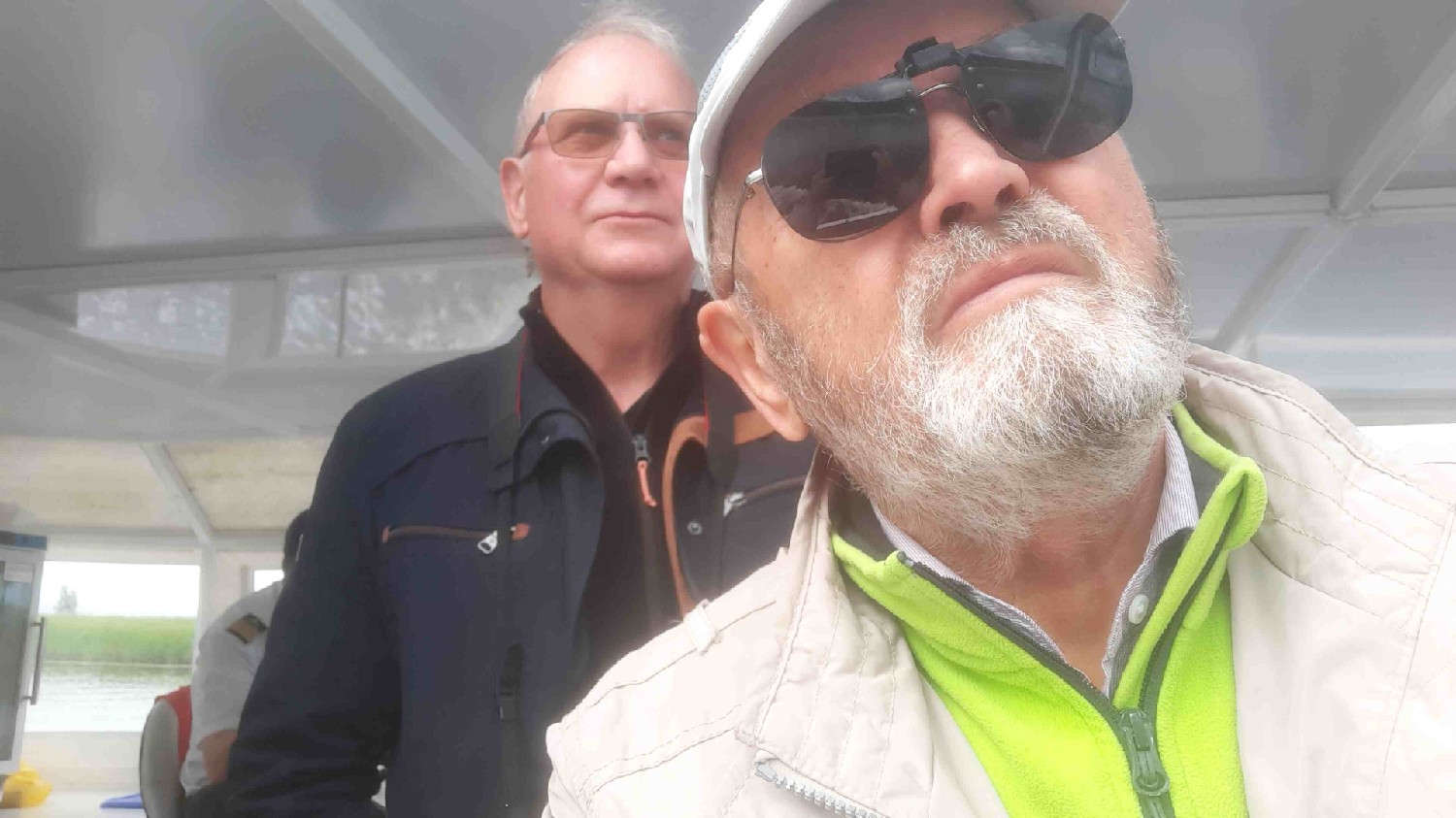 Z2406-14 J3 112 Riga-Jurmala Selfie Bernard et Pierre en second plan