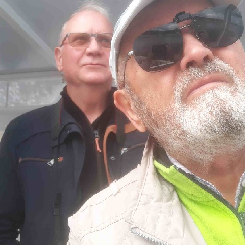 Z2406-14 J3 112 Riga-Jurmala Selfie Bernard et Pierre en second plan