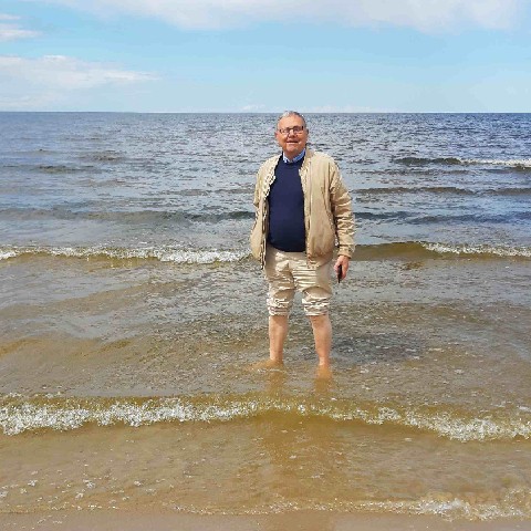 Z2406-14 J3 142 Jurmala Sur la plage - Quentin se baigne les pieds