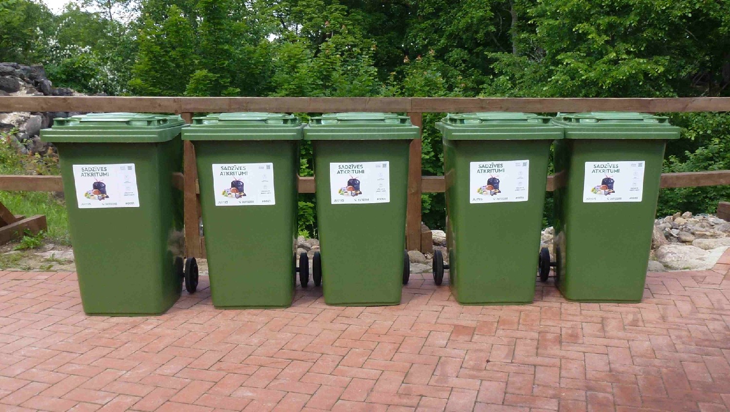 Z2406-15 J4 190 Sigulda - Poubelles du chteau