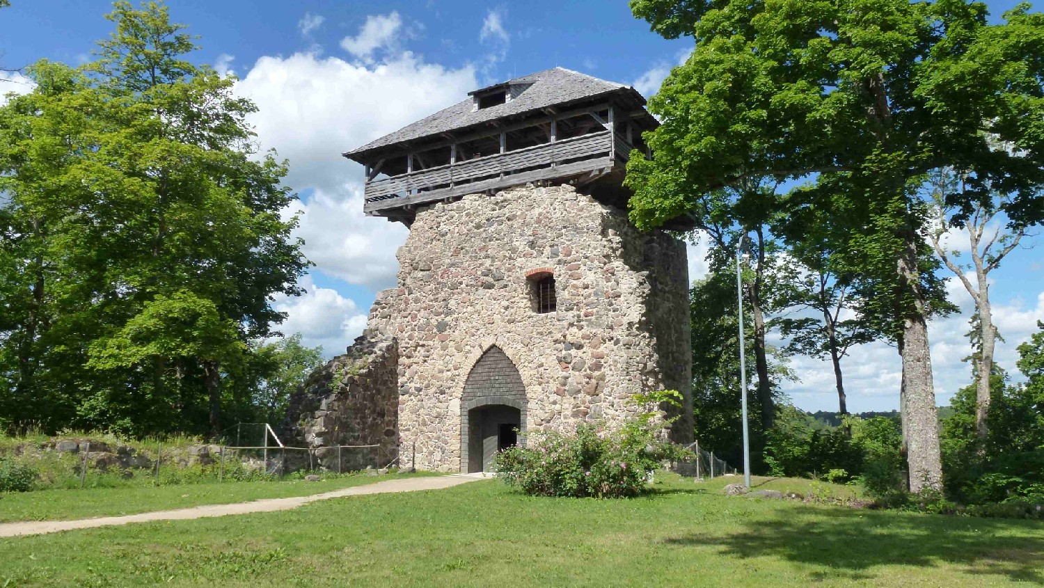 Z2406-15 J4 192 Sigulda - Tour bien rafistole du chteau