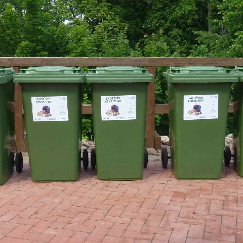 Z2406-15 J4 190 Sigulda - Poubelles du chteau