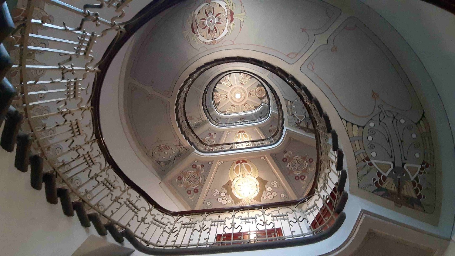 Z2406-16 J5 247 - Riga - Escalier au Musée d'Art Nouveau