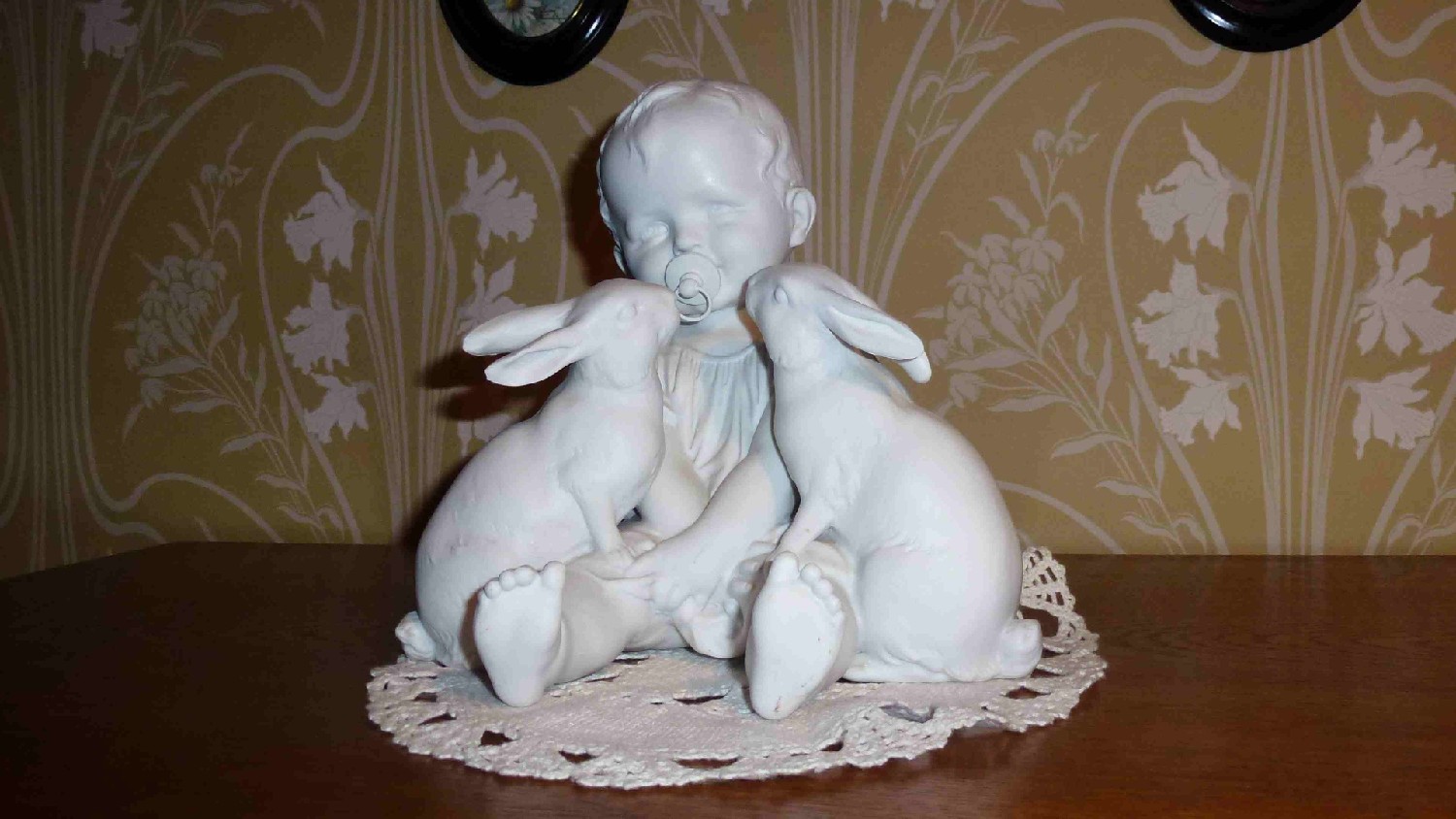 Z2406-16 J5 252 Riga - au Musée d'Art Nouveau - Bébé et lapins