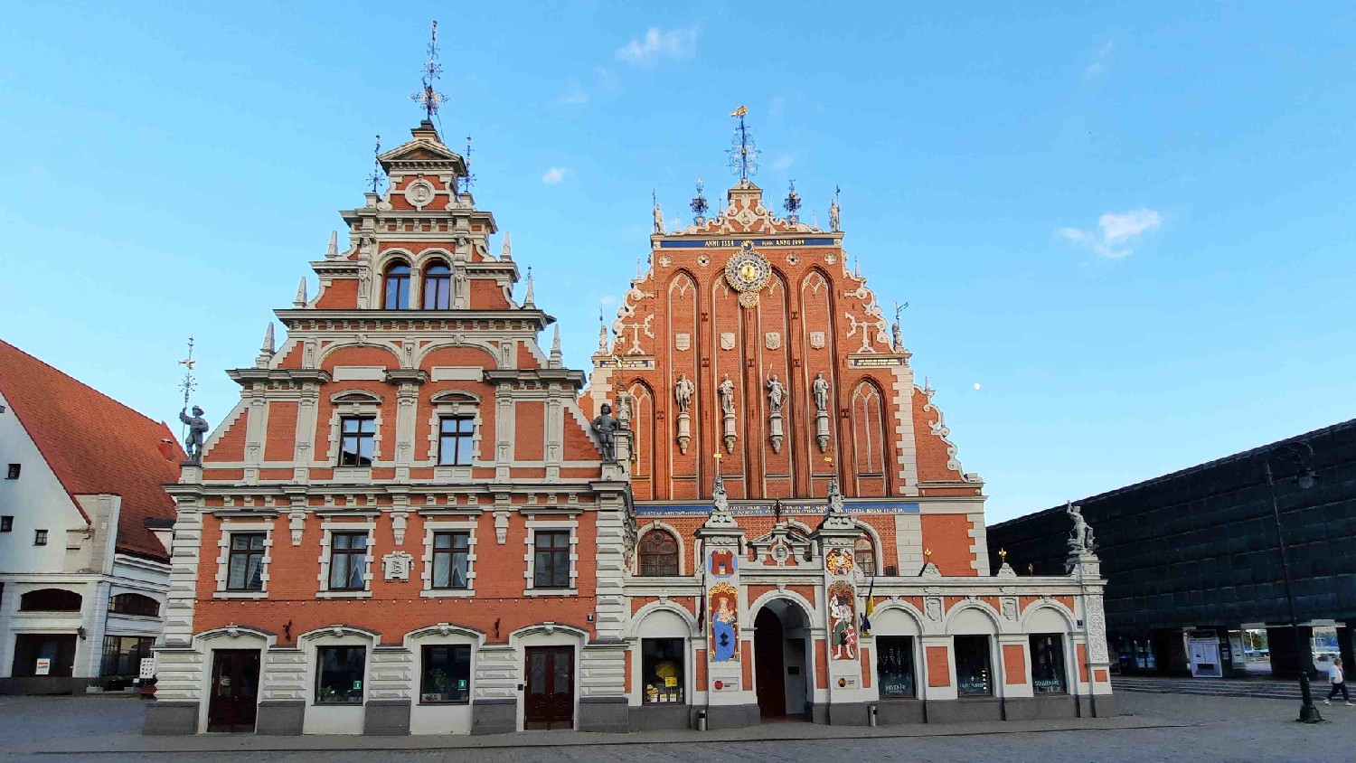 Z2406-16 J5 350 Riga - Balade du soir - Maison des Têtes noires