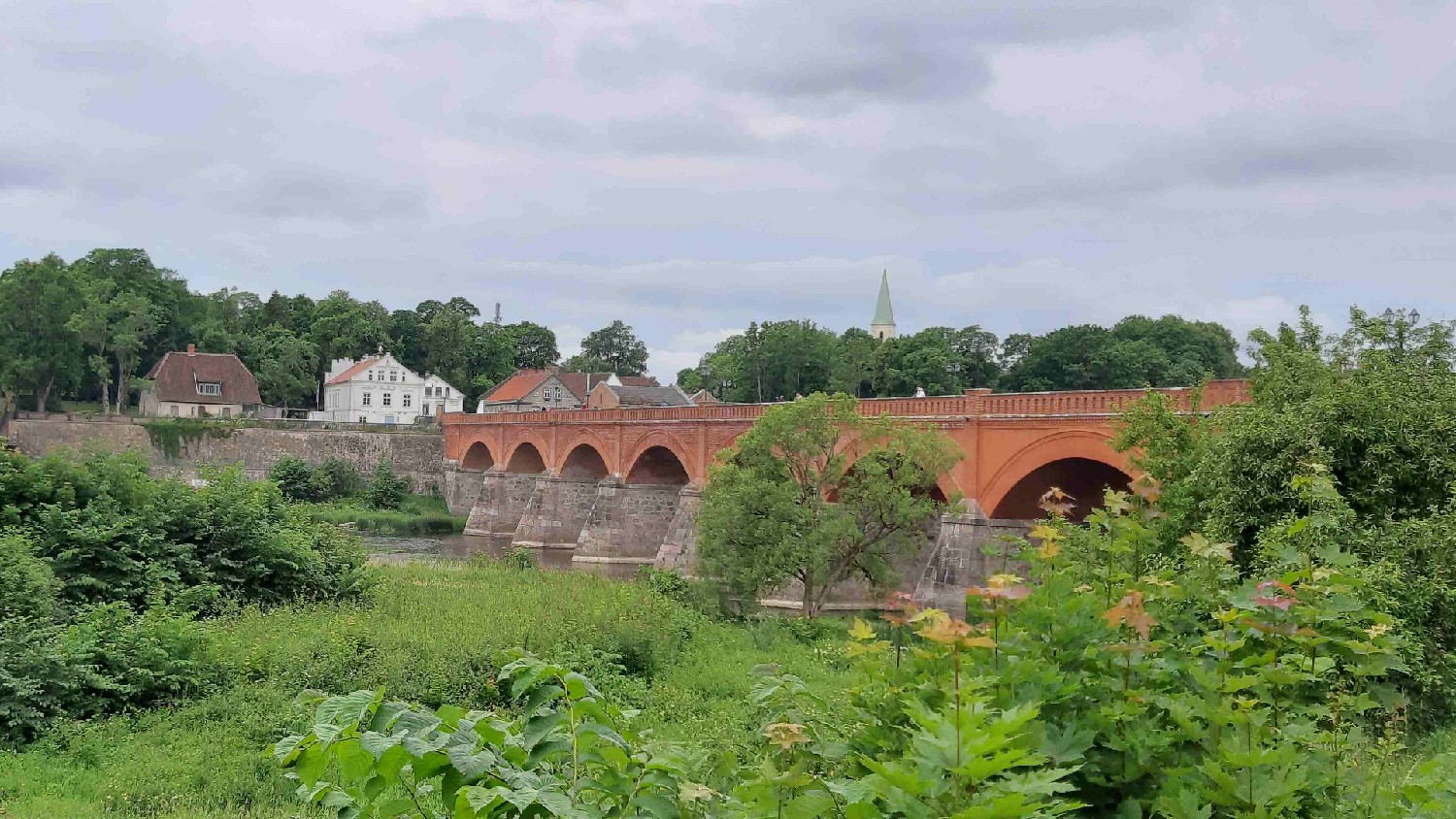 Z2406-17 J6 371 Kuldiga - le pont sur la Venta qui se jette à Ventspils