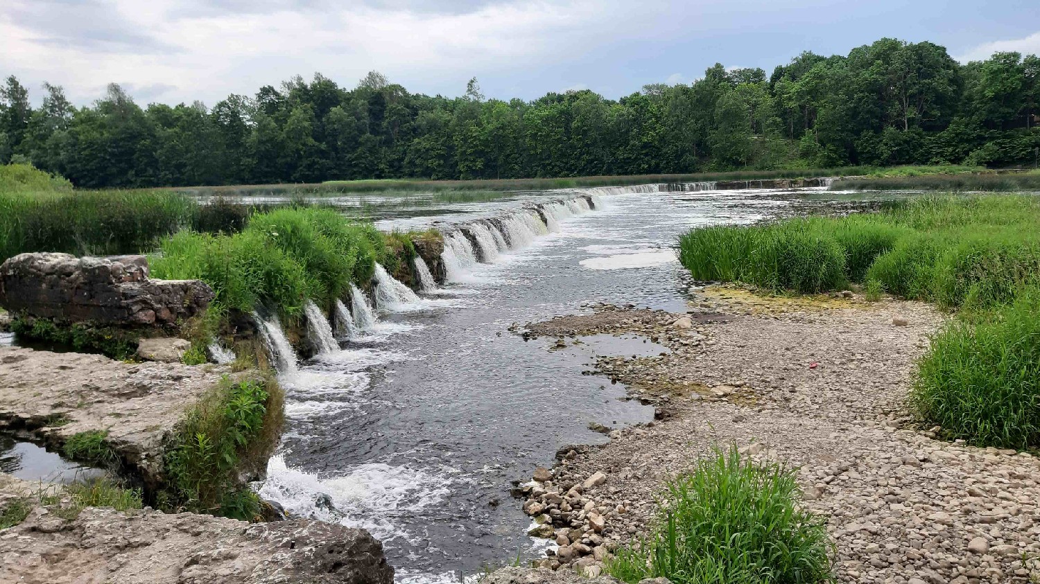 Z2406-17 J6 378 Kuldiga - La chute d'eau sur la Venta, d'une largeur d'environ 250 mètres, est impressionnante