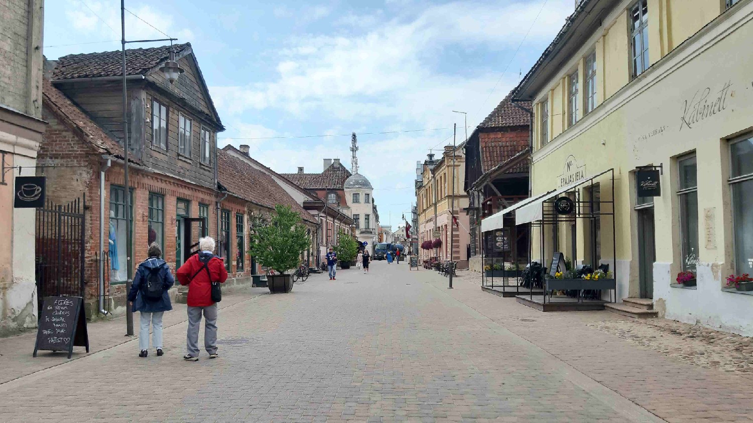 Z2406-17 J6 397 Kuldiga - Balade en ville - Claude et André