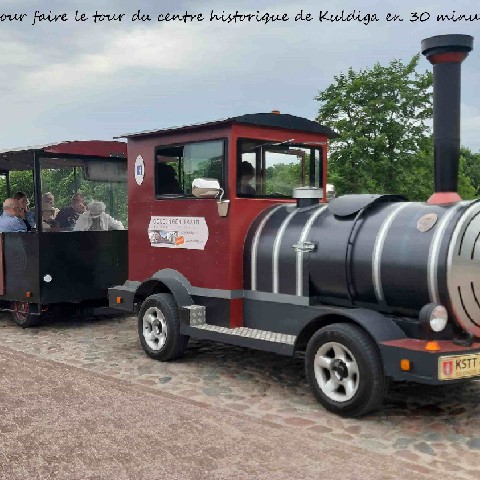 Z2406-17 J6 378 Kuldiga - le petit train 'Ludis' pour faire le tour du centre ville en 30 mn