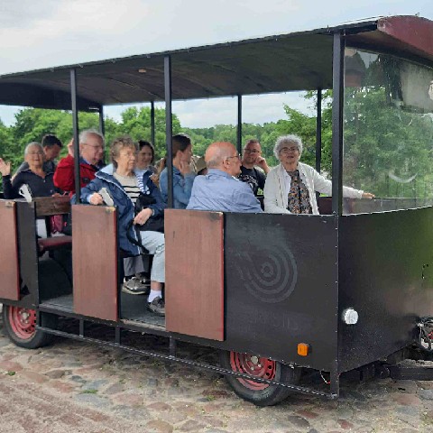 Z2406-17 J6 379 Kuldiga - le petit train 'Ludis'