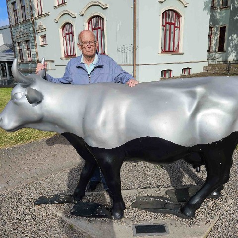 Z2406-17 J6 433 Ventspils - Gilles maitrise la vache palmée