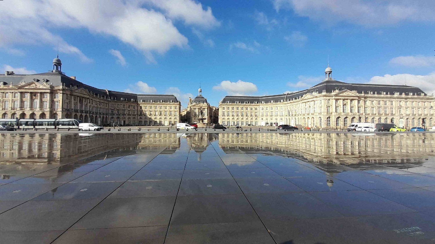 Z2410-03 GDG 28 Bordeaux - Place de la Bourse vue du Miroir d'eau