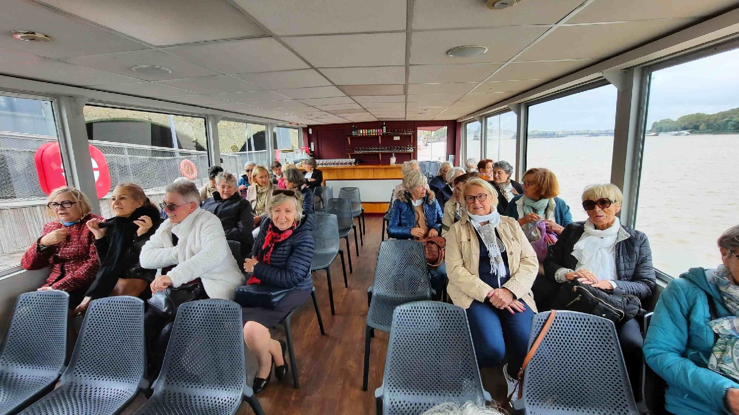 Z2410-03 GDG 74 Bordeaux - Dames dans leur Yacht