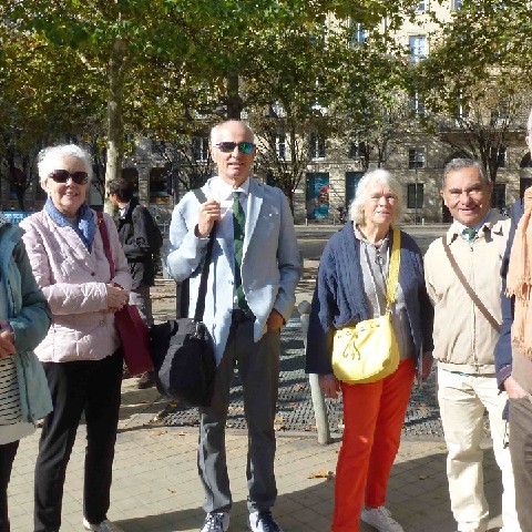 Z2410-03 GDG 31 Bordeaux - Ce groupe attend le Tram