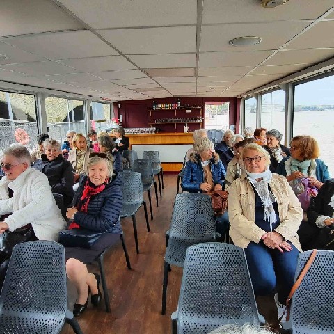 Z2410-03 GDG 74 Bordeaux - Dames dans leur Yacht