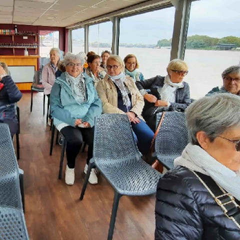 Z2410-03 GDG 75 Bordeaux - Dames dans leur Yacht